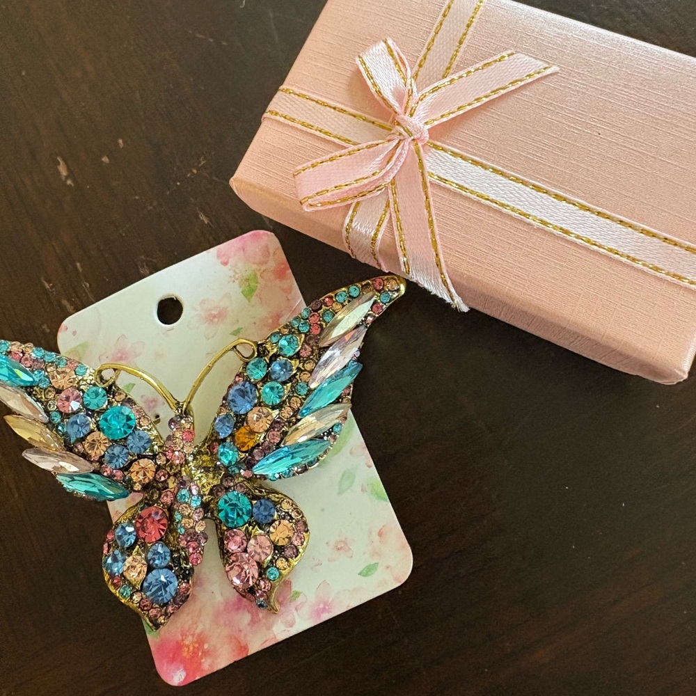 Colorful Butterfly Brooch - Picture 4 of 17